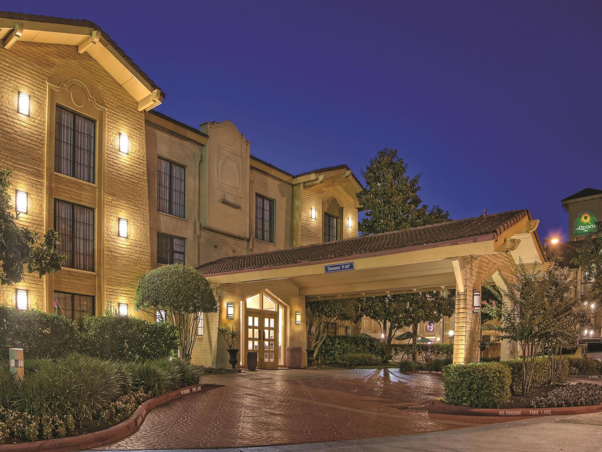Super 8 By Wyndham The Woodlands North Hotel Екстериор снимка