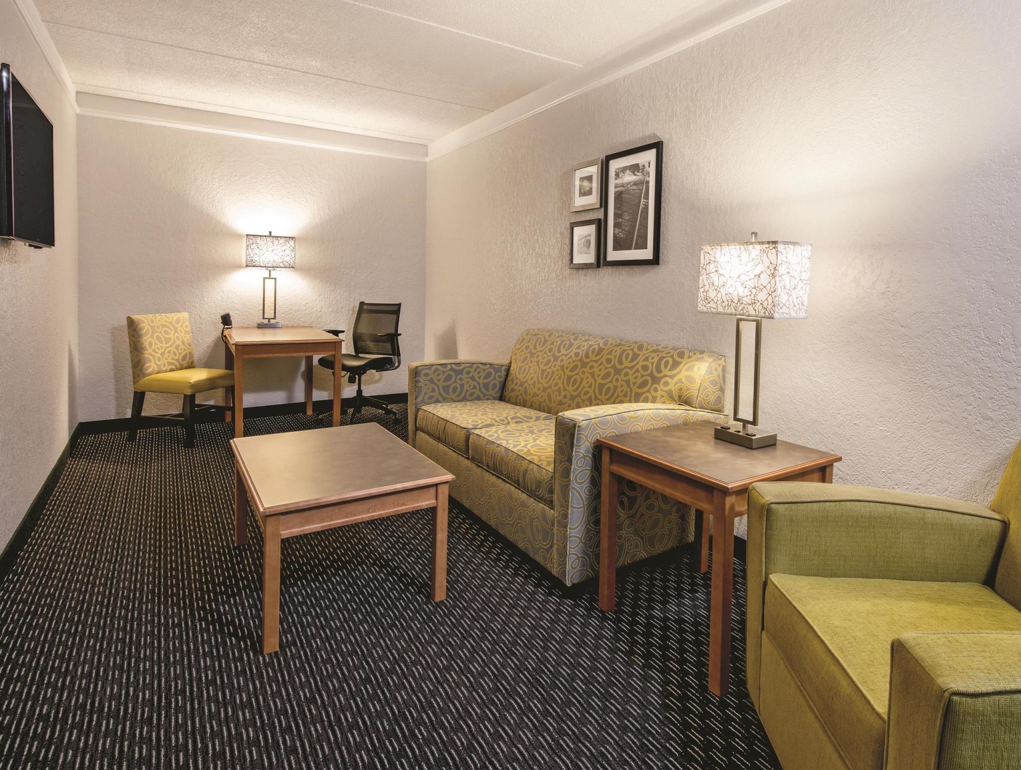 Super 8 By Wyndham The Woodlands North Hotel Екстериор снимка