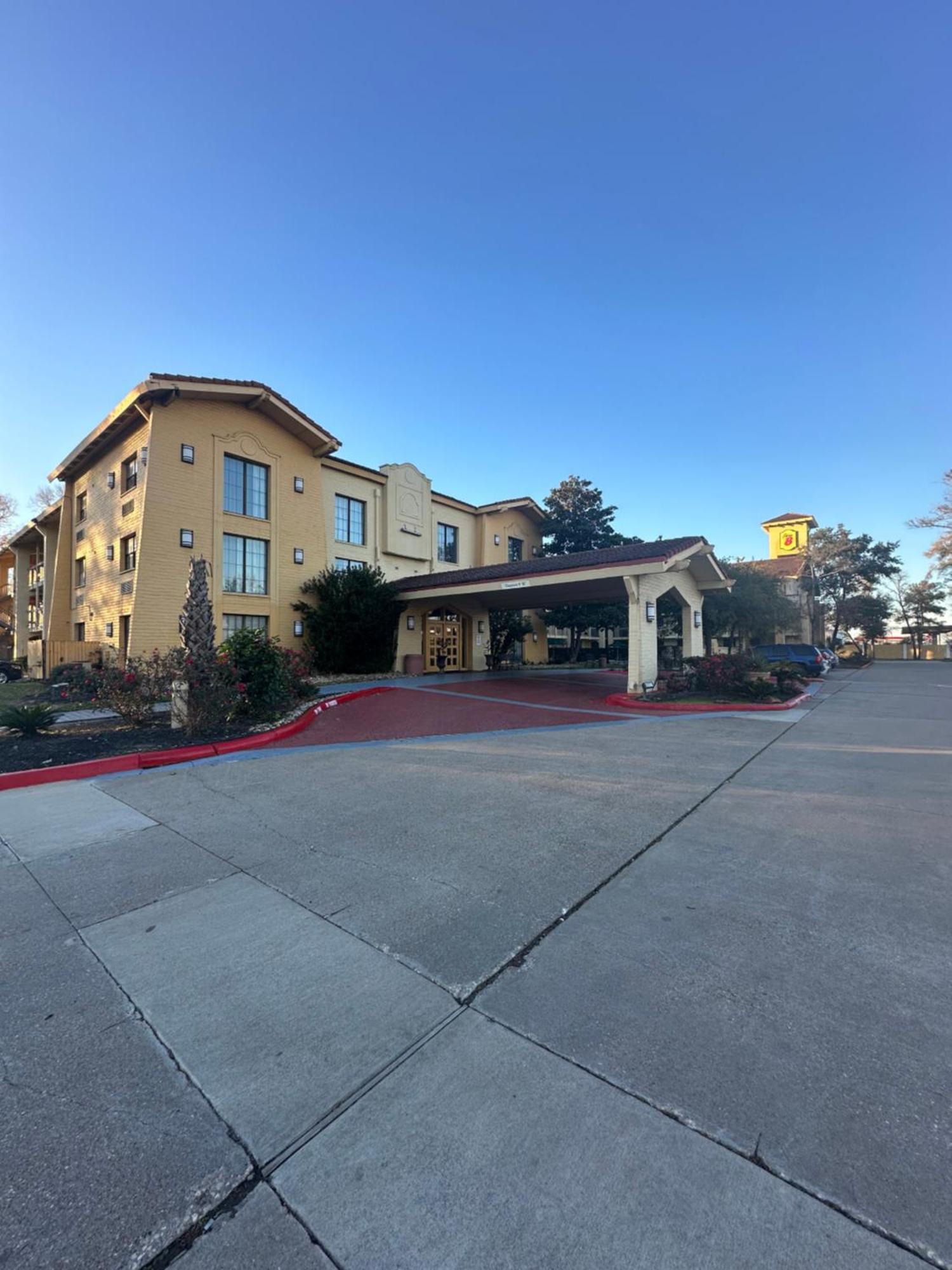 Super 8 By Wyndham The Woodlands North Hotel Екстериор снимка