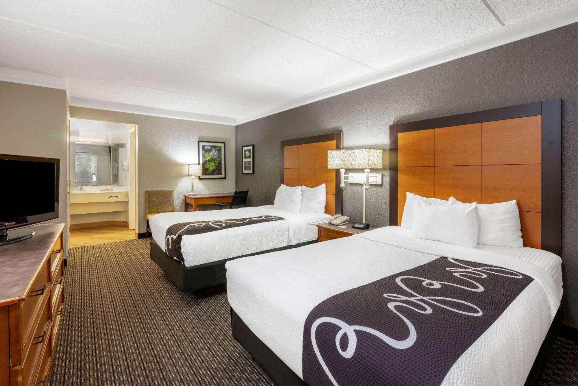 Super 8 By Wyndham The Woodlands North Hotel Екстериор снимка