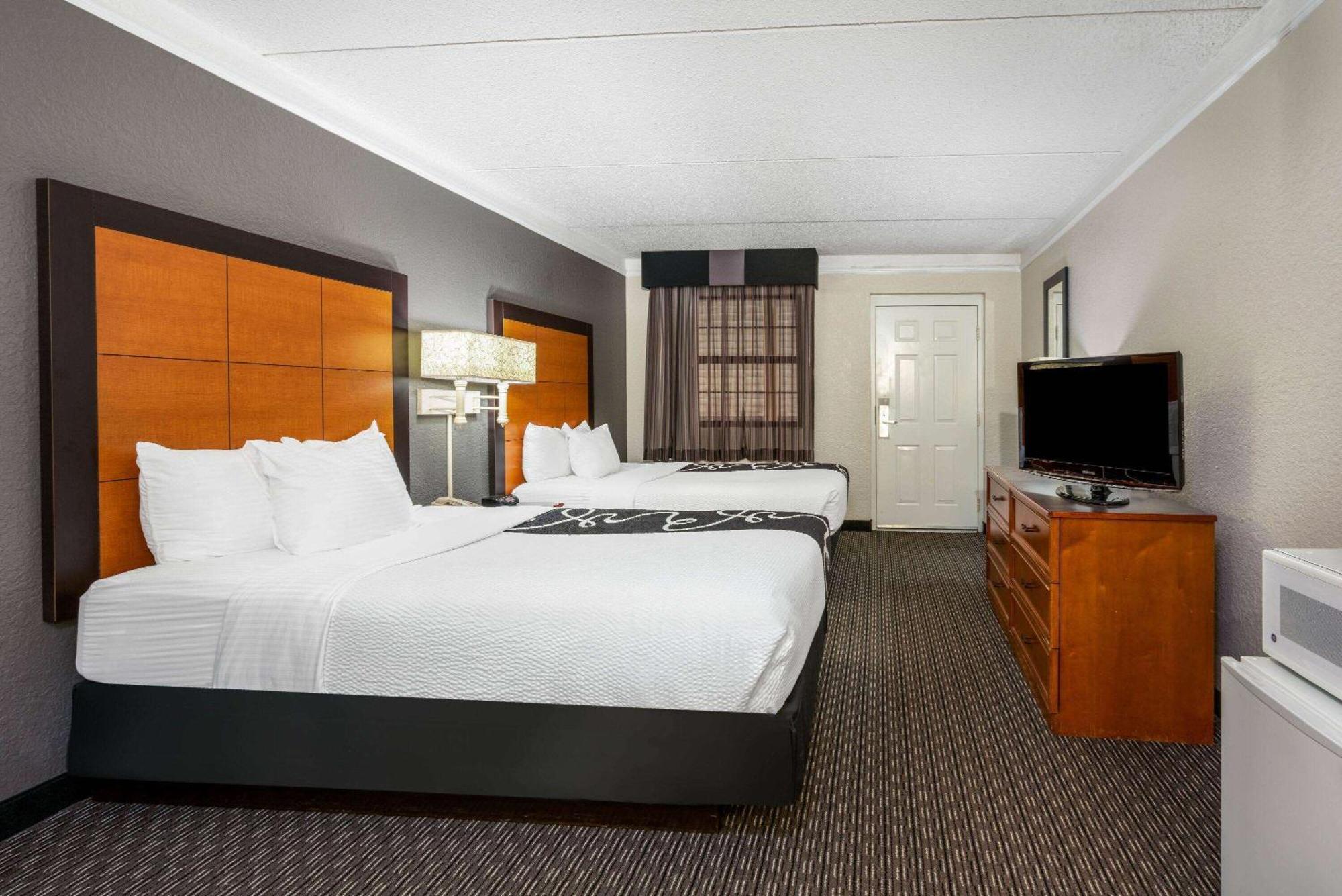Super 8 By Wyndham The Woodlands North Hotel Екстериор снимка