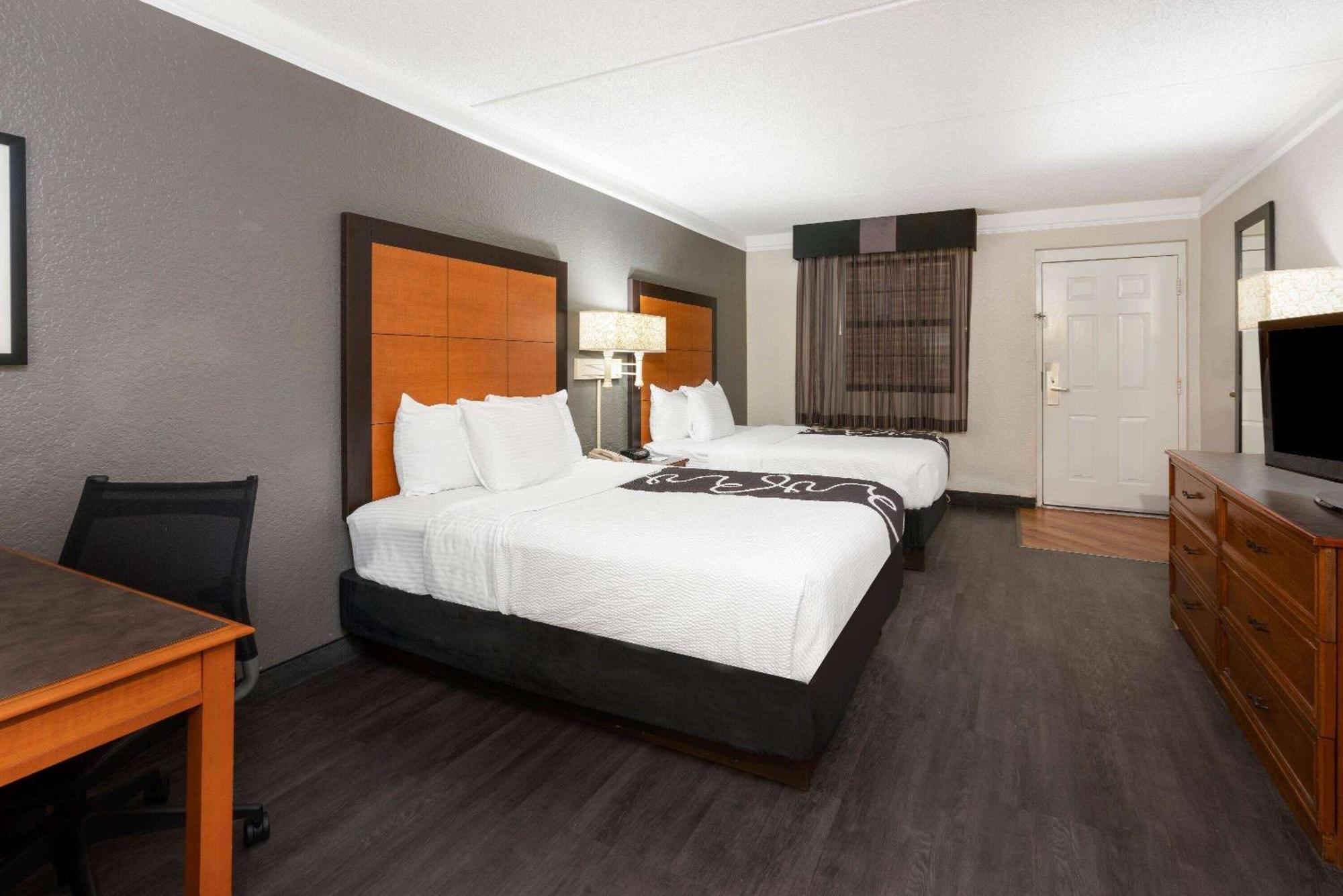 Super 8 By Wyndham The Woodlands North Hotel Екстериор снимка
