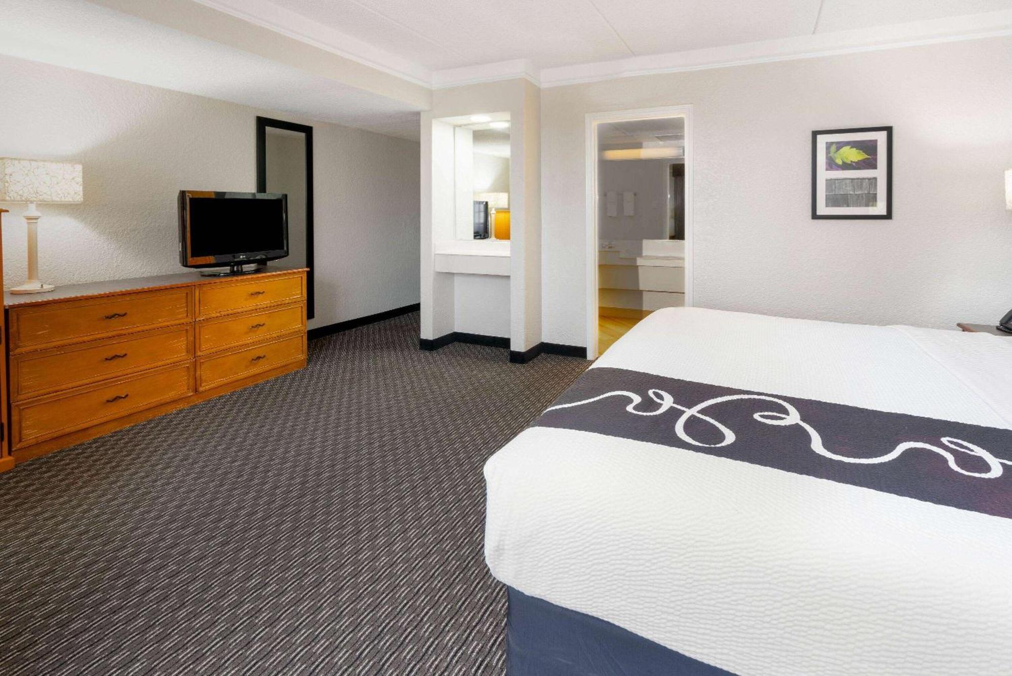 Super 8 By Wyndham The Woodlands North Hotel Екстериор снимка