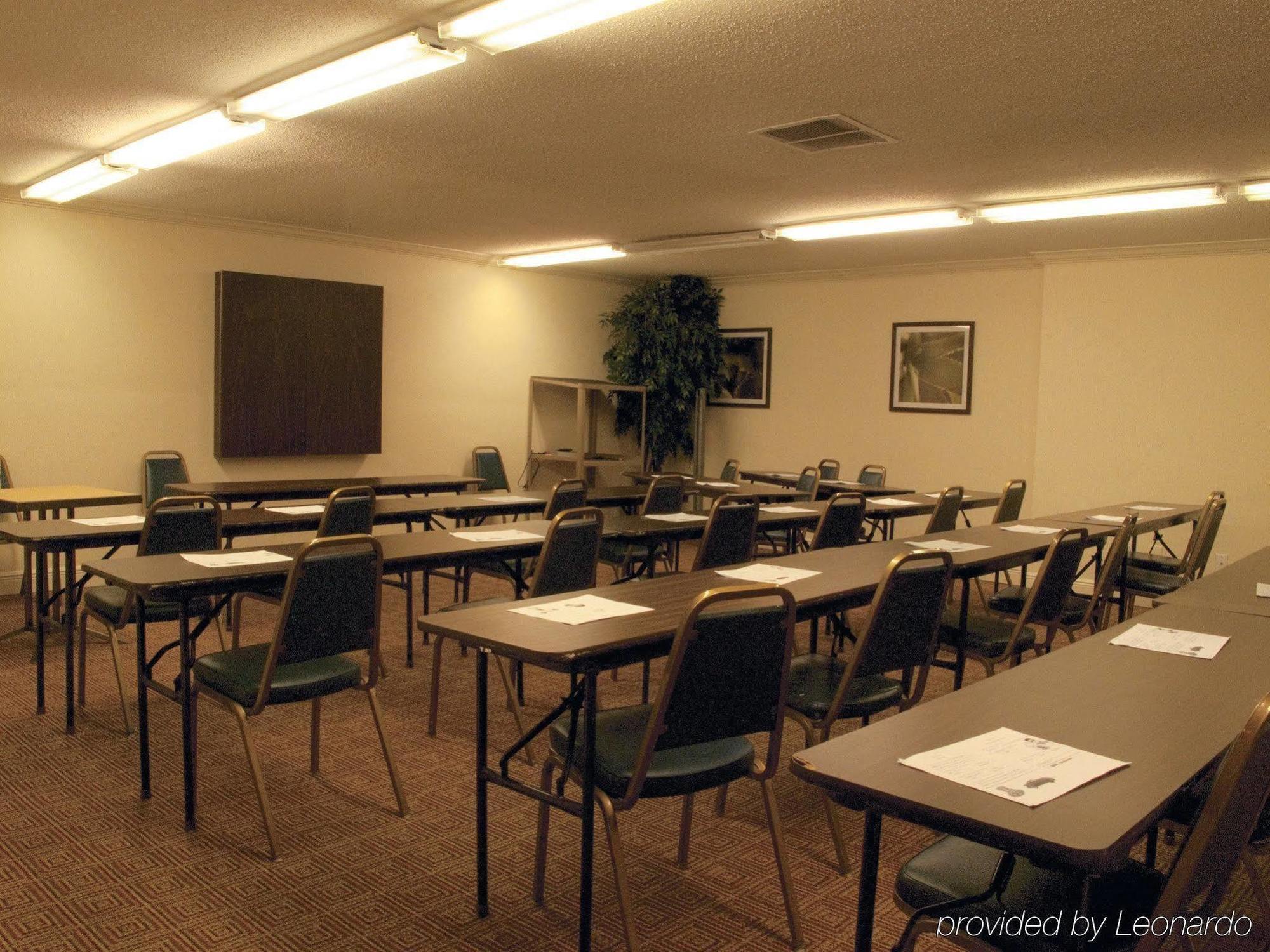 Super 8 By Wyndham The Woodlands North Hotel Екстериор снимка